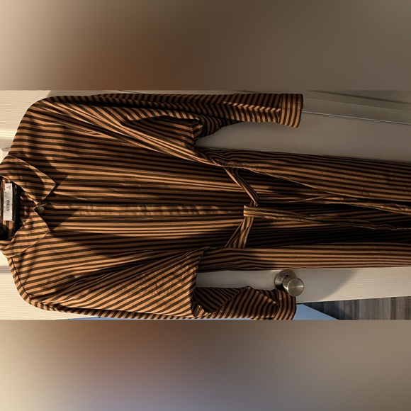 Justfab L brown stripe dress w/ belt. - Picture 2 of 4
